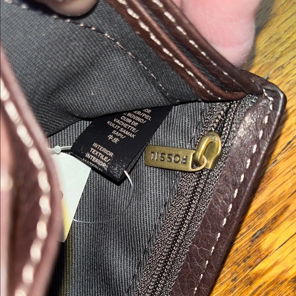 NWT Fossil Lufkin Dark Brown Soft Leather Passport Card Holder Wallet - Picture 13 of 16